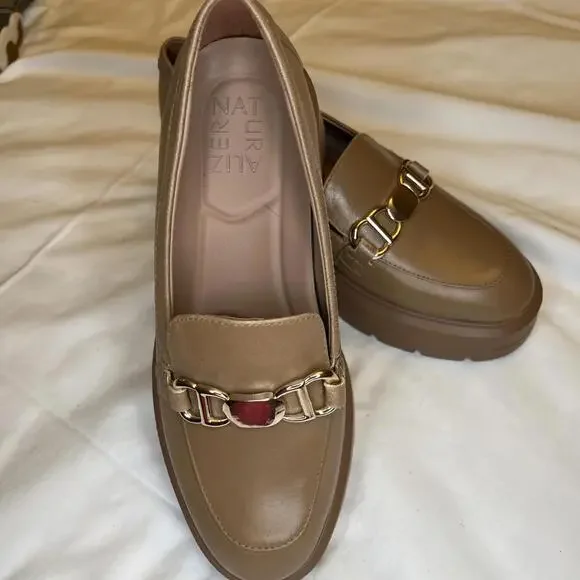 Naturalizer “Nina” Tan Metal Accents Platform Size 6M Loafer - Picture 4 of 6